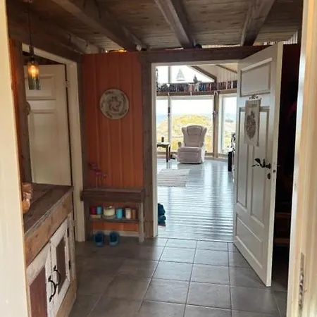 Utsikten Sandoya *